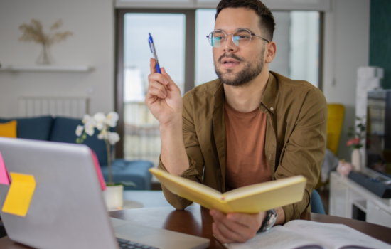 Como Escolher a Melhor Faculdade Administração EAD: O que é e Como Funciona - 5 Dicas