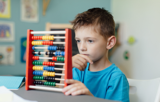 Como Desenvolver Habilidades de Pensamento Crítico em Jovens Alunos: 5 Dicas